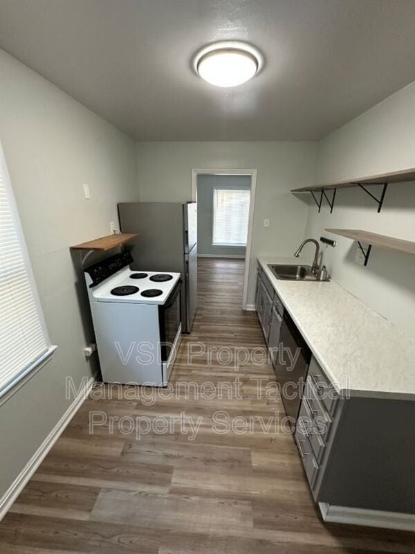 Photo - 12304 Kirton Ave