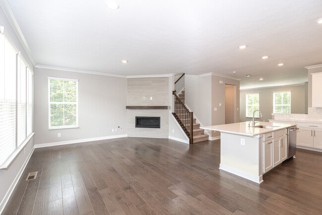 Photo - 953 Yorkshire Ln