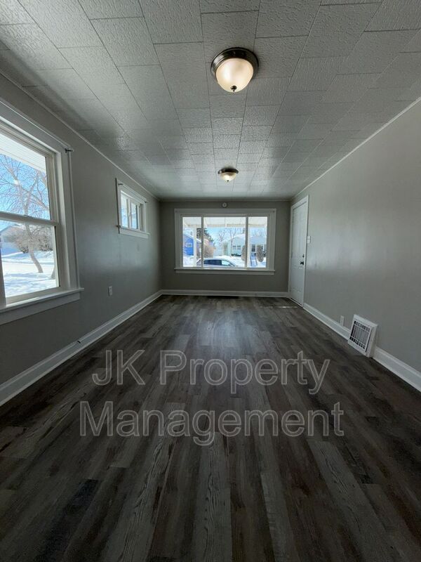 1703 2nd Ave S