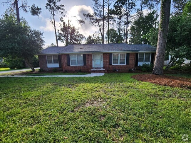 Building Photo - Spacious Brick Home with Modern Upgrades &...