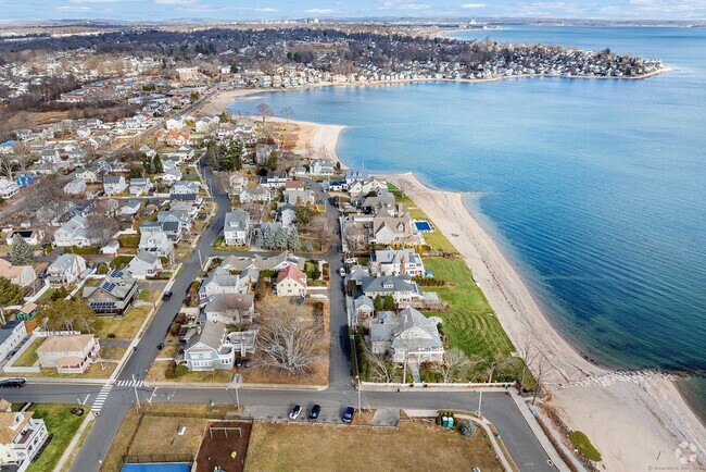 Building Photo - 18 Beach Ave Rental