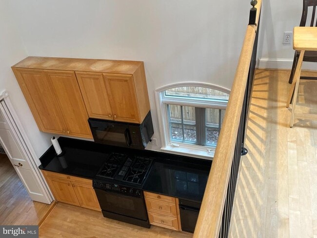 Photo - 8904 Grant St