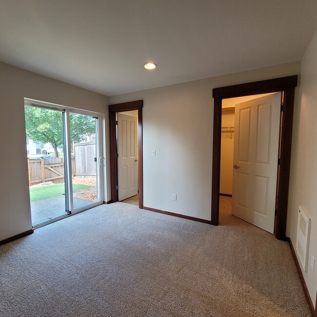 Photo - 11014 Greenwood Ave N Unit #B - 1