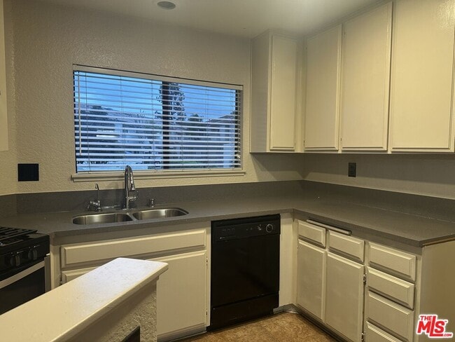 Photo - 77 Willowcrest Ln