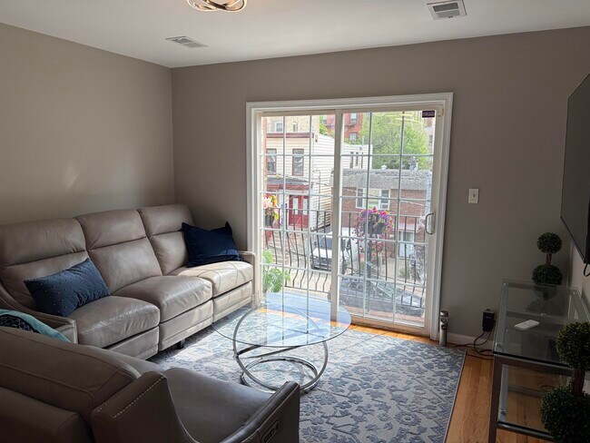 Photo - 5 Skillman Ave
