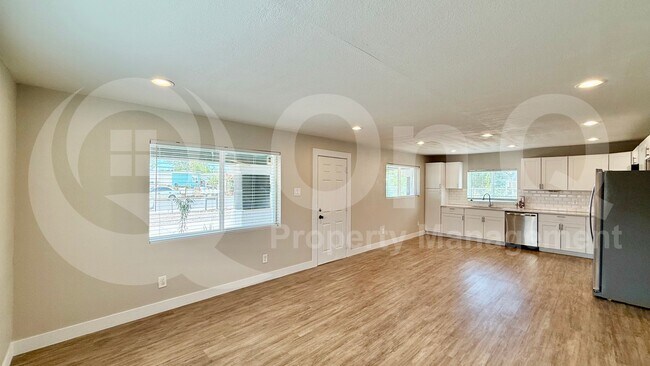 Photo - 231 S 1st St