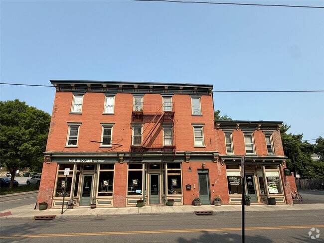 Building Photo - 554 Main St Unit 6 Rental