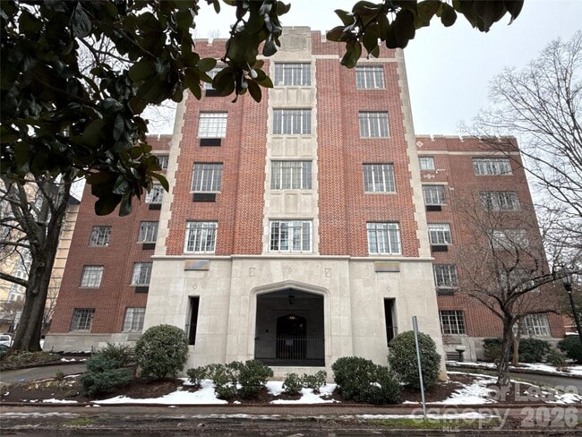 Building Photo - 301 W 10th St Unit 106