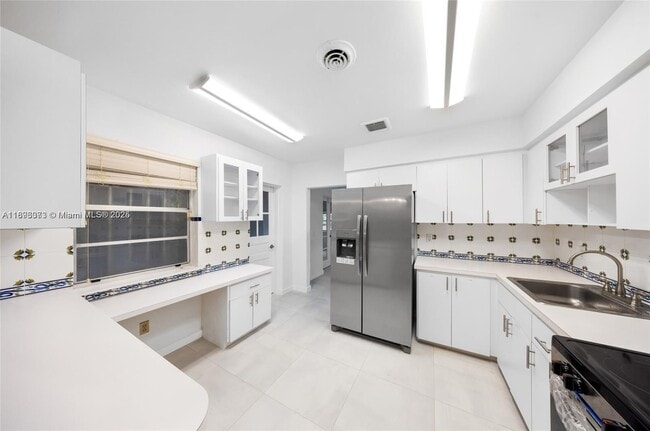 Building Photo - 3600 SW 26th St