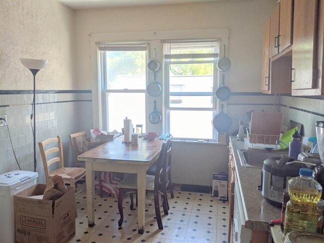 Photo - 64 Linden Ave Unit 2