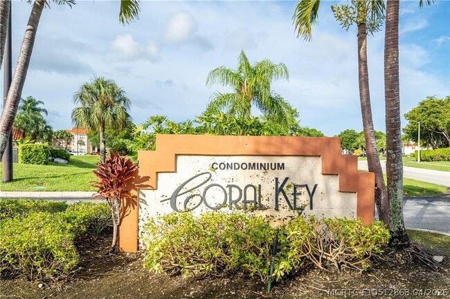 Building Photo - 3350 Pinewalk Dr N Unit 1424