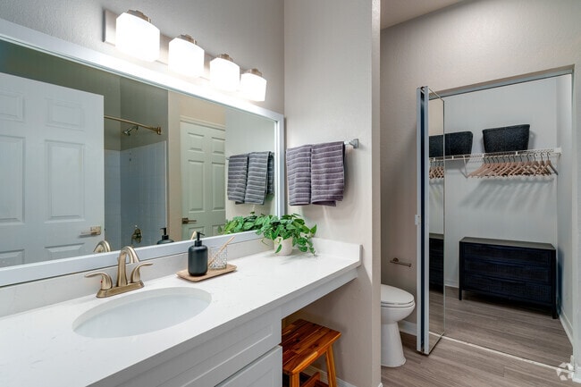 1BR, 1BA - 871SF - Bathroom