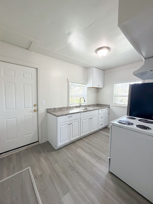 Photo - Thorpe Duplexes Unit 290.5 Thorpe