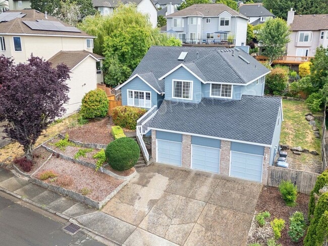 Photo - 4+ Bedroom Tigard Home With a Beautiful Vi...