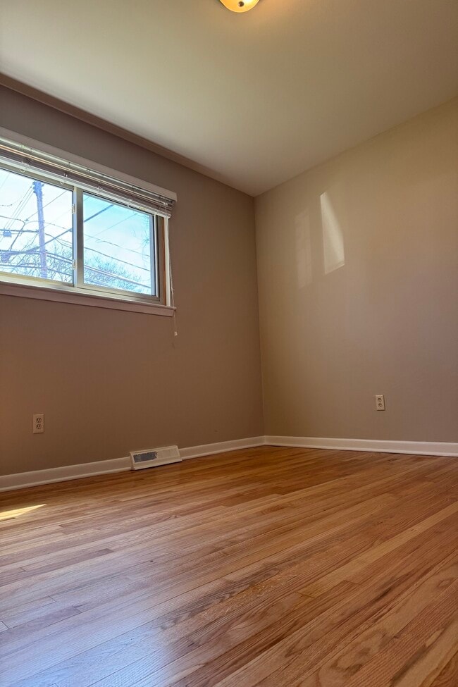 Photo - 29329 Rose St