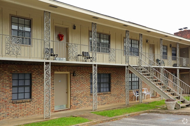 Crestmont Manor
