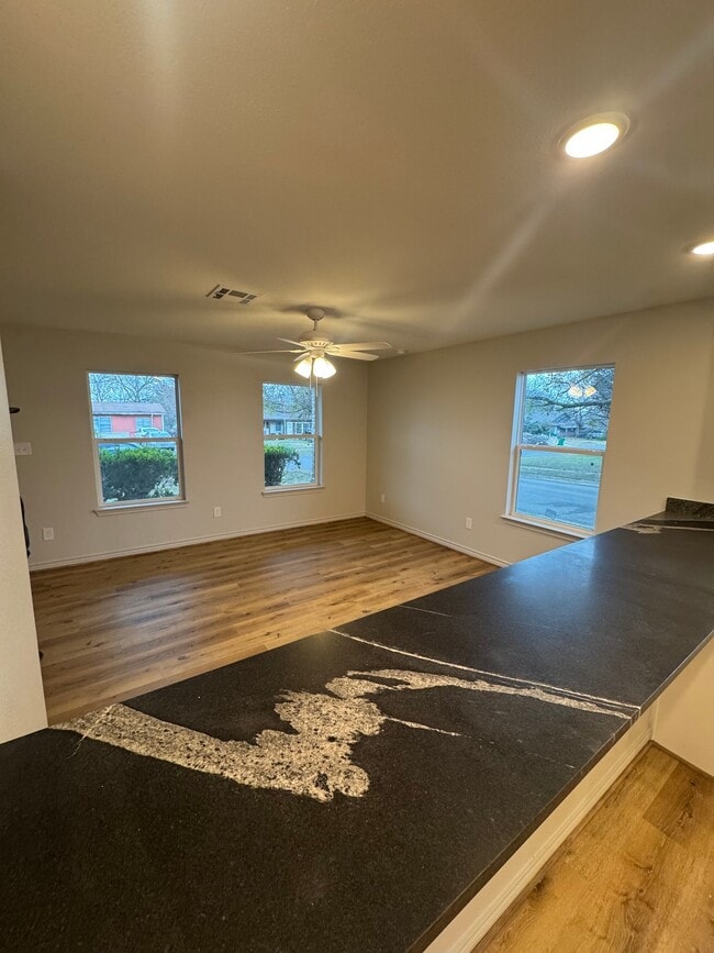 Photo - 207 Laurel Ln