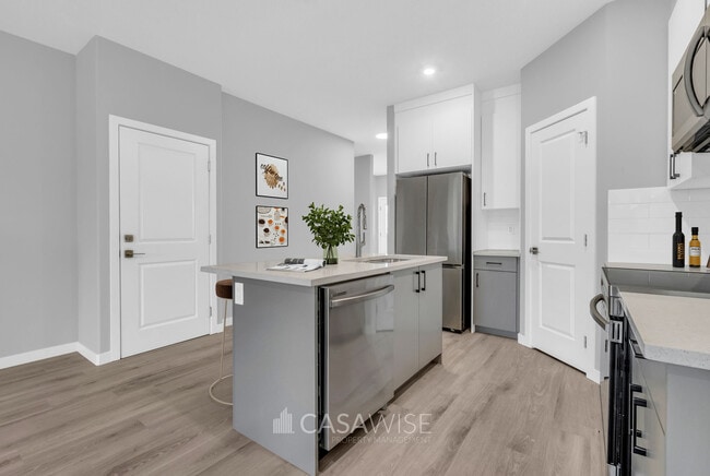 Photo - 11329-11126 126 St NW Unit Main