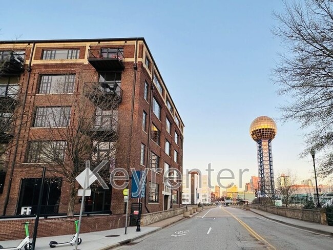 Building Photo - 1060 Worlds Fair Park Dr