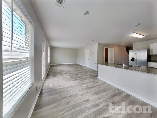 Photo - 542 Springtime Ln
