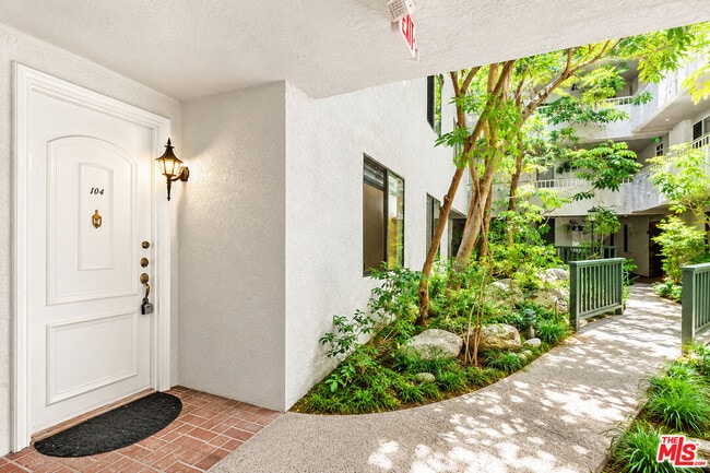1375 Kelton Ave Unit 104
