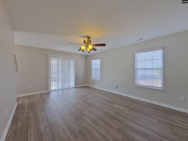 Photo - 349 Denman Loop