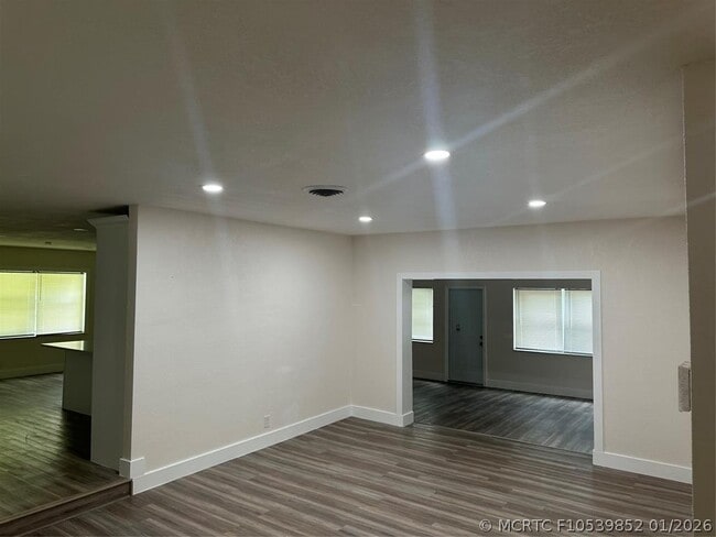 Photo - 890 SW 49th Way