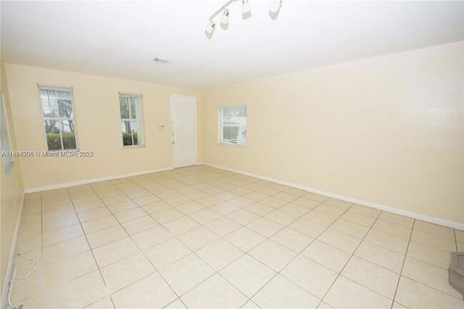 Photo - 174 NE 32nd Terrace