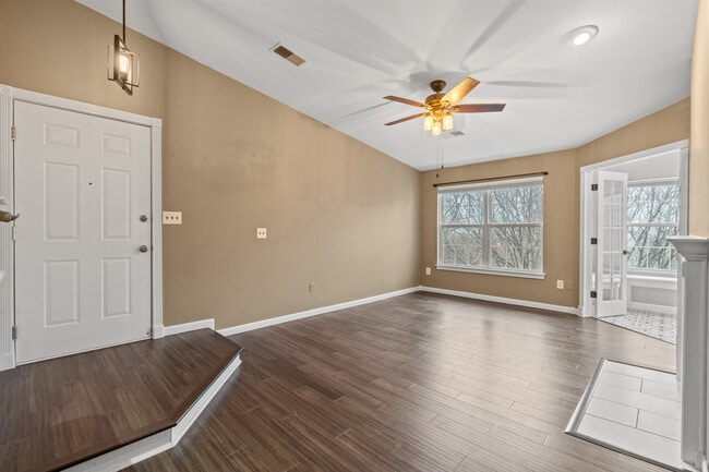 Photo - 6109 Wigmore Ln Unidad N