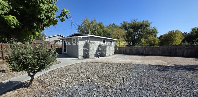 Photo - 5107 Hutchinson Rd