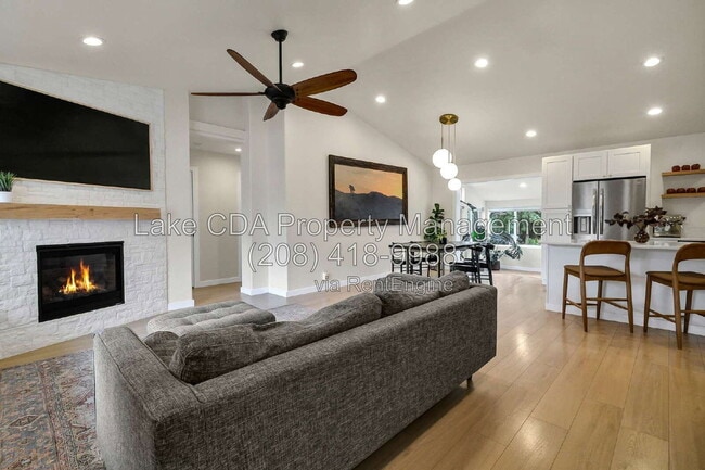 Photo - 2082 E Greenleaf Ln