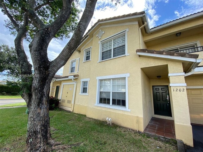 Building Photo - 1202 Belmont Ln Unit 1202