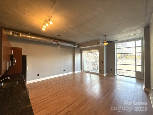 Photo - 505 E 6th St Unidad 302