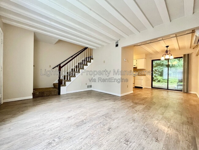 Photo - 10375 Portage Rd