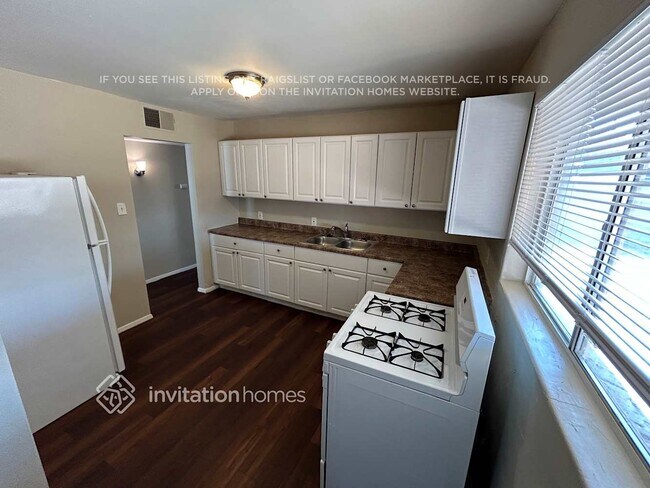 Photo - 2928 W San Juan Ave
