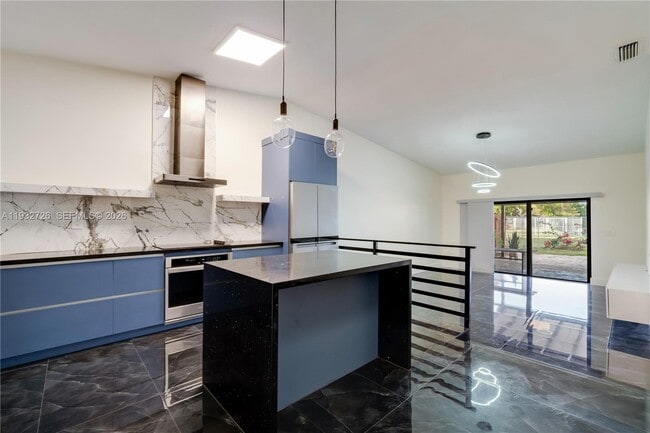 Building Photo - 14805 SW 74th Ln