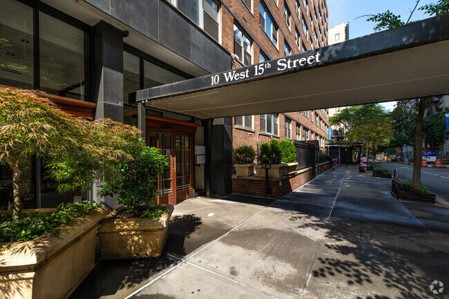 Photo - Parker Gramercy