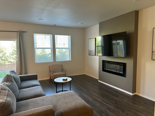 Photo - Pet friendly 4 bedroom 2.5 bath house!