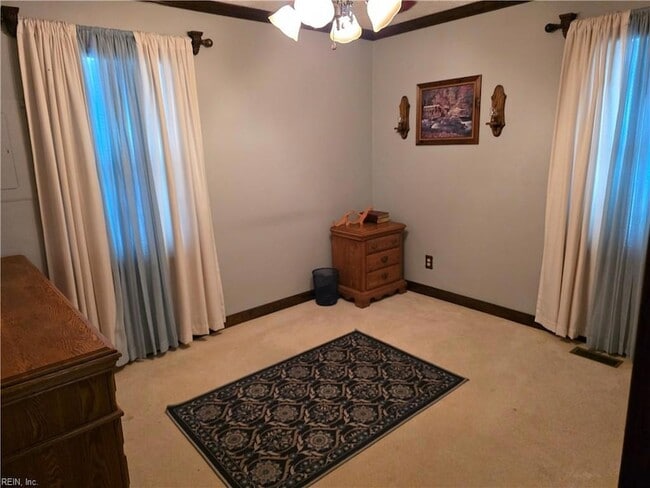 35 Laurel Dr