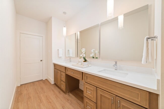 Building Photo - 859 Rachel St