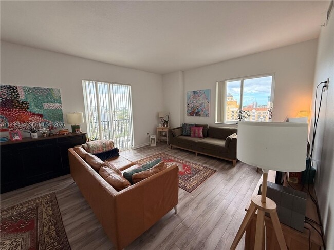 Photo - 10 Aragon Ave Unidad 1104