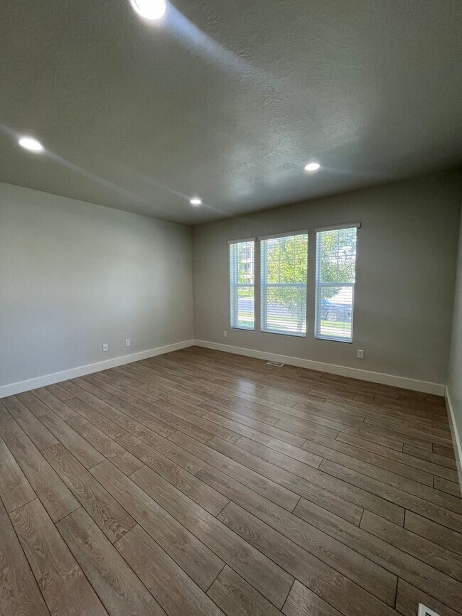 Photo - 2297 W 670 S