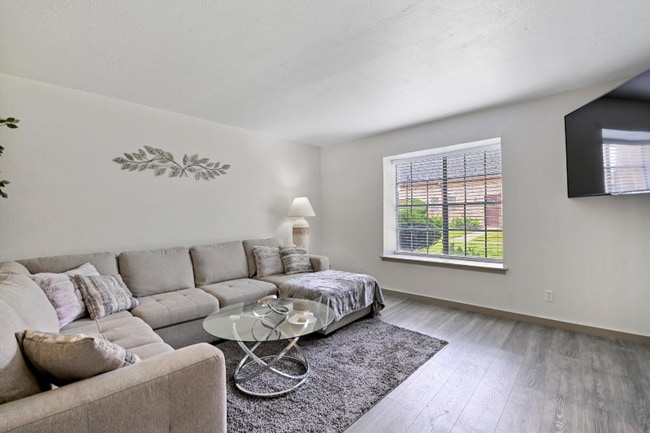 Photo - 1819 E Grauwyler Rd Unidad 176