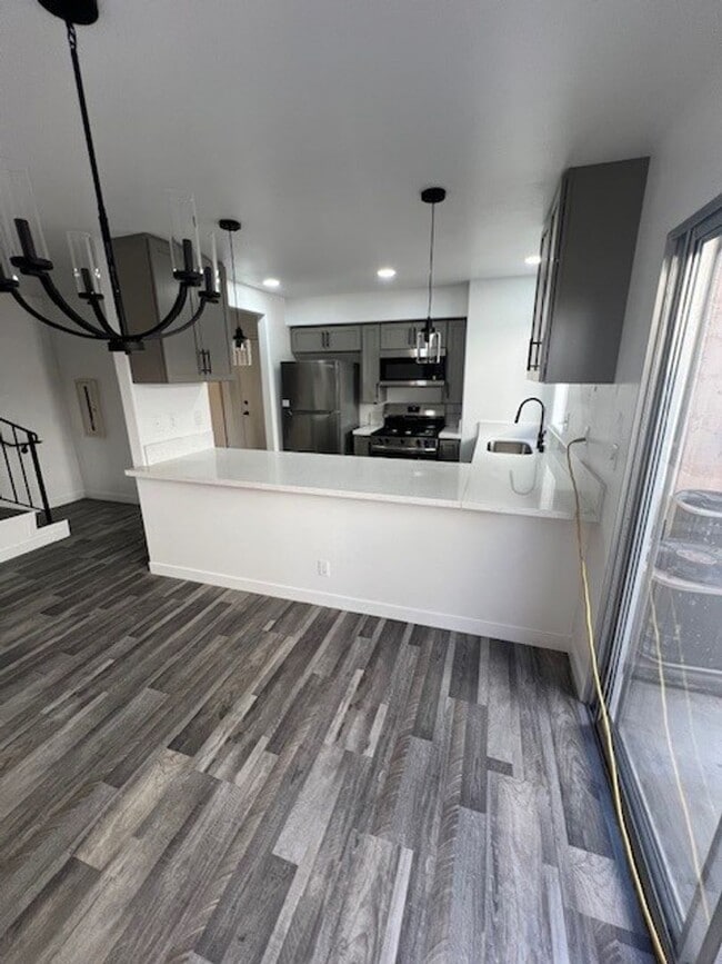 Building Photo - 1110 W 163rd St Unit 3