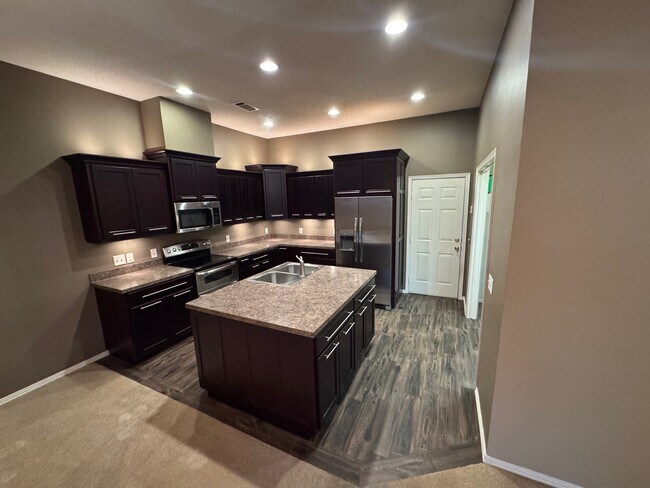 Building Photo - 4720 St Andrews Way Unit Duplex