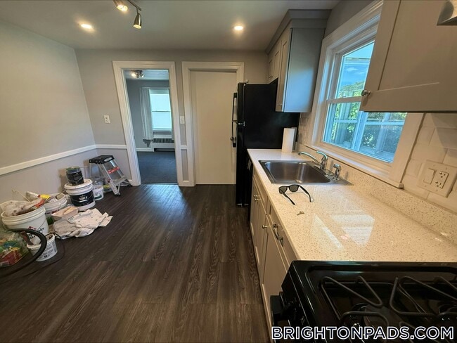 15 Surrey St Unit 2