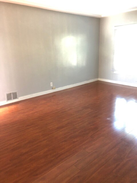 Photo - 1280 N Laurel Ave Unidad 111