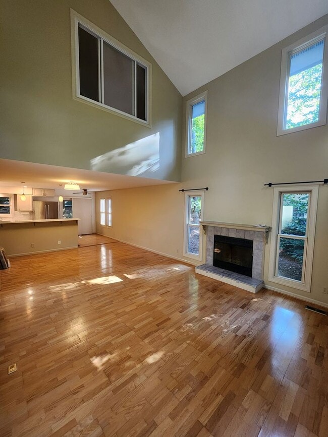 Photo - 115 Creekview Cir