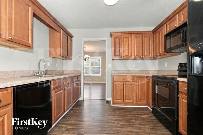 1011 Hickory Cir
