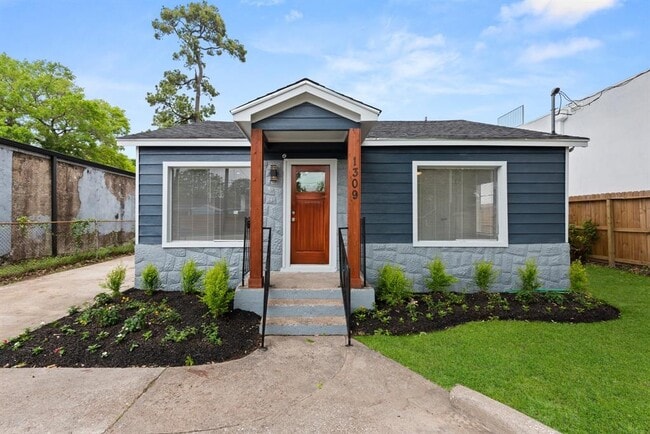 Photo - 1309 Bragg St House